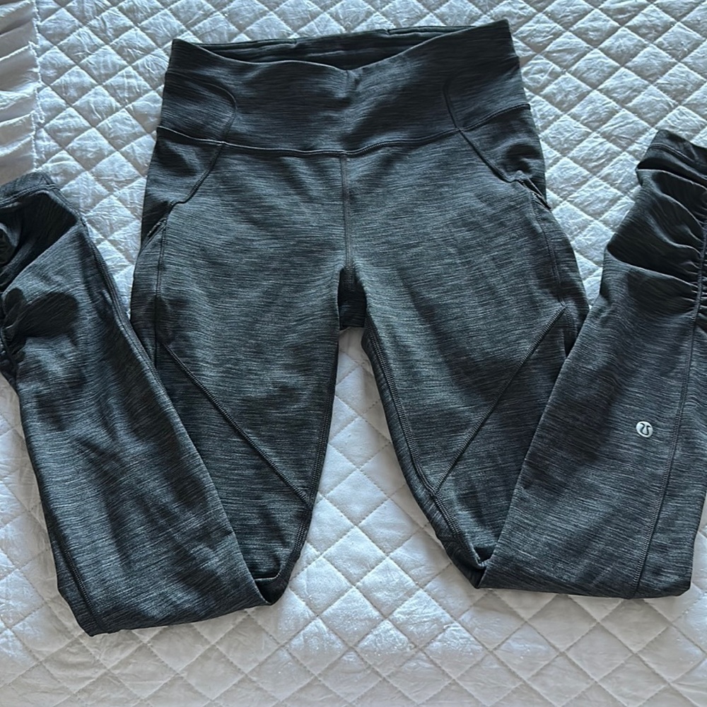 Lululemon black/gray size 6 , Athletic, Activewear, leggings with zipper bags